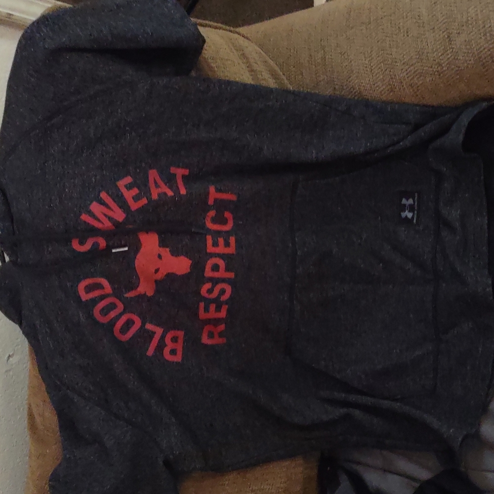 Under armour blood sweat respect XL shirt with hoodie